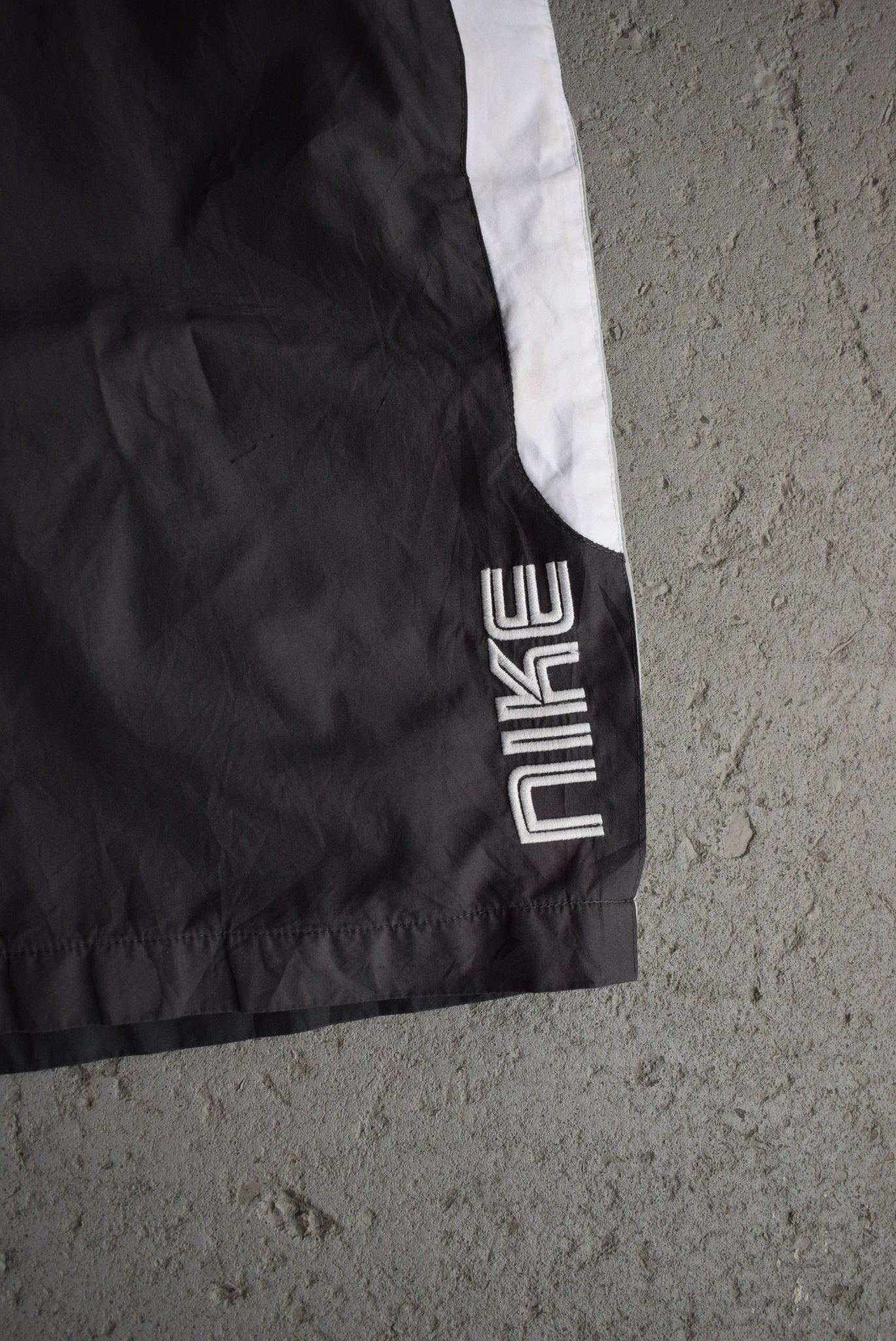 Vintage Nike Spellout Embroidered Shorts (S/M) - Retrospective Store