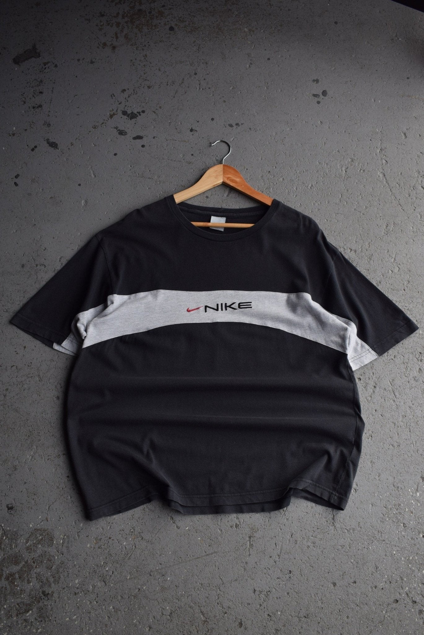 Vintage Nike Spellout Embroidered Tee (L/XL) - Retrospective Store