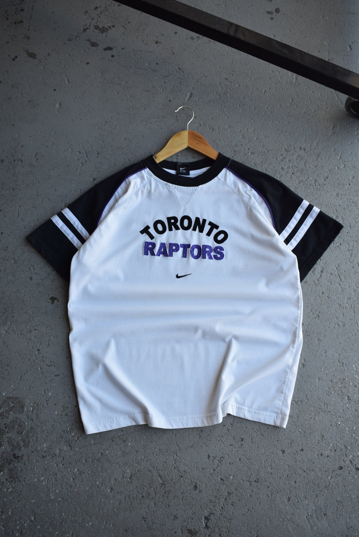 Vintage Nike x NBA Toronto Raptors Embroidered Tee (S/M) - Retrospective Store