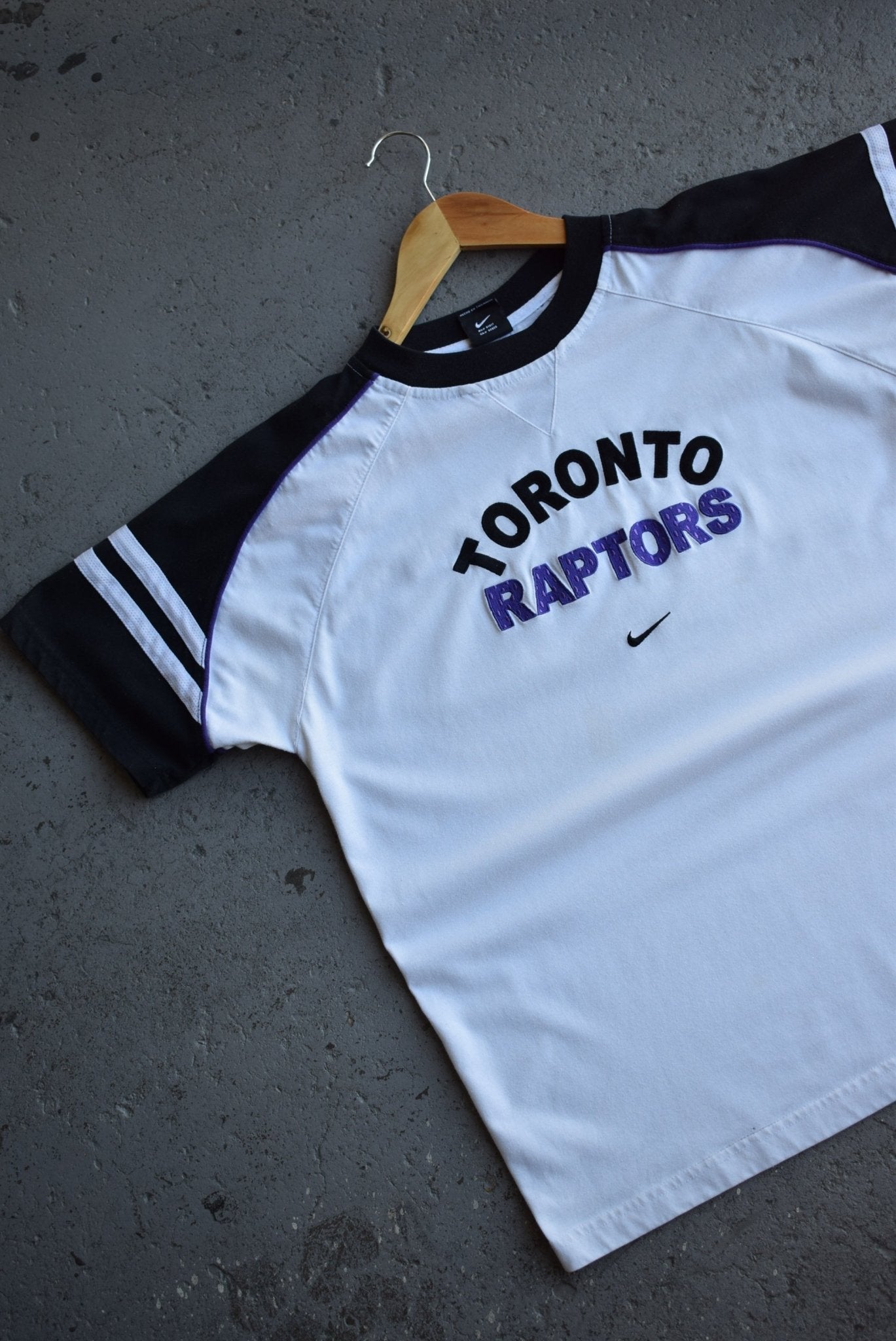 Vintage Nike x NBA Toronto Raptors Embroidered Tee (S/M) - Retrospective Store