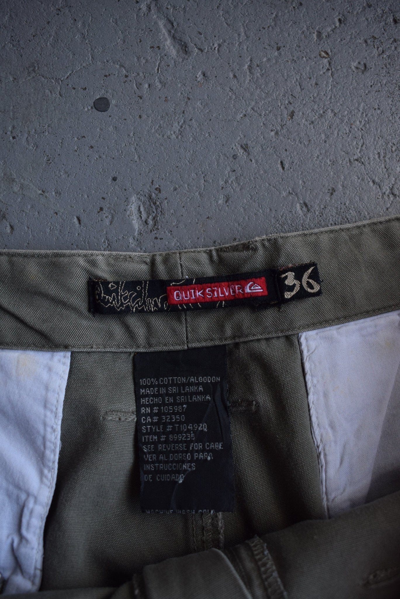 Vintage Quiksilver Cargo Shorts (36) - Retrospective Store