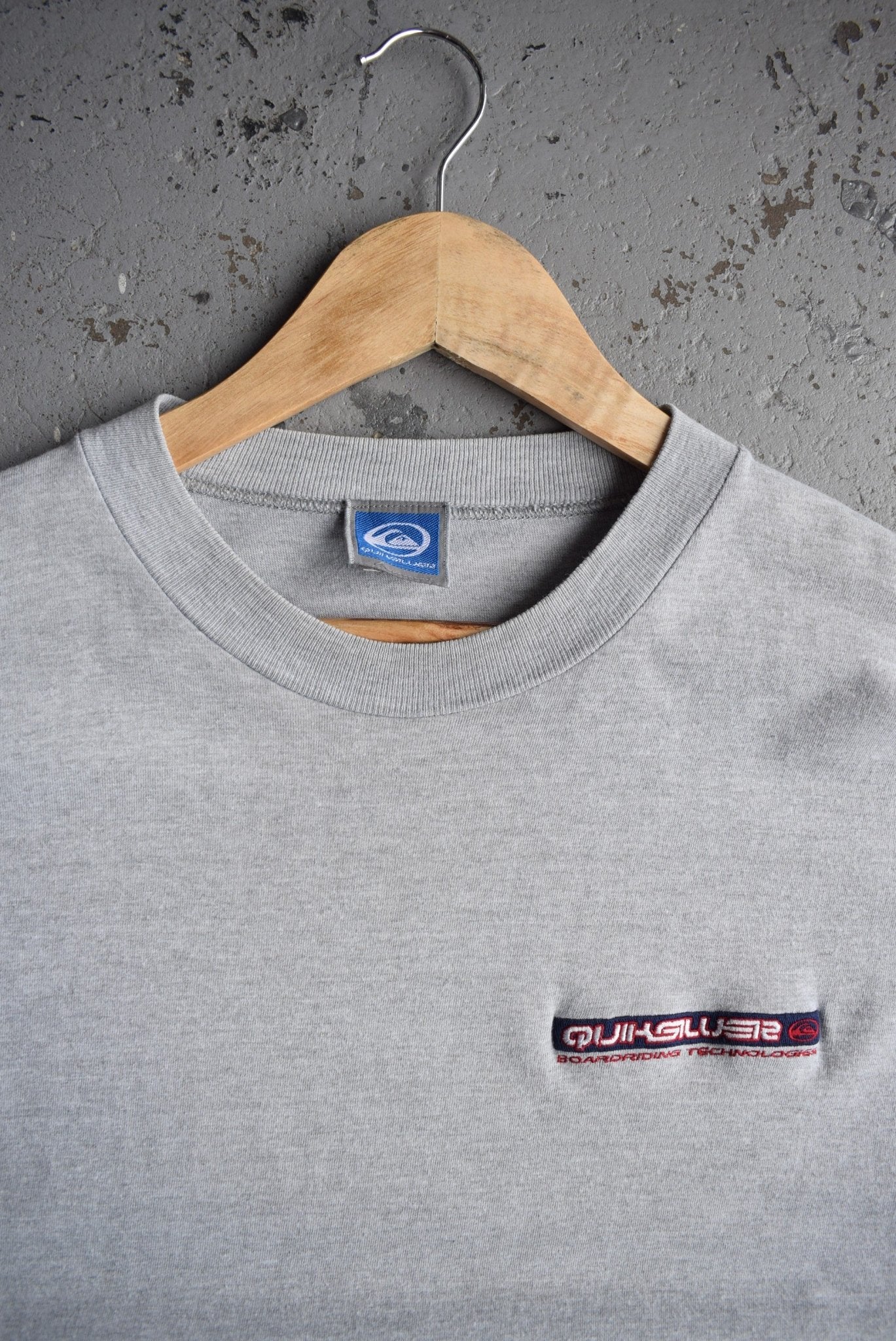 Vintage Quiksilver Embroidered Spellout Tee (M) - Retrospective Store