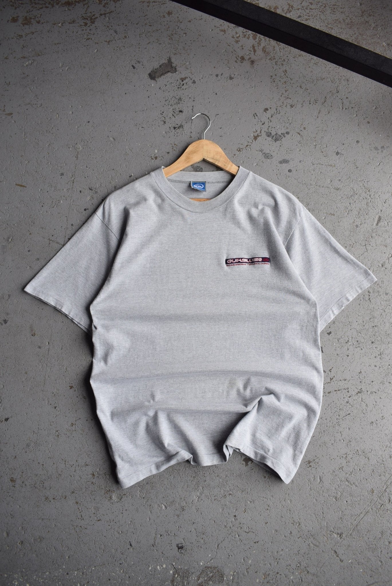 Vintage Quiksilver Embroidered Spellout Tee (M) - Retrospective Store