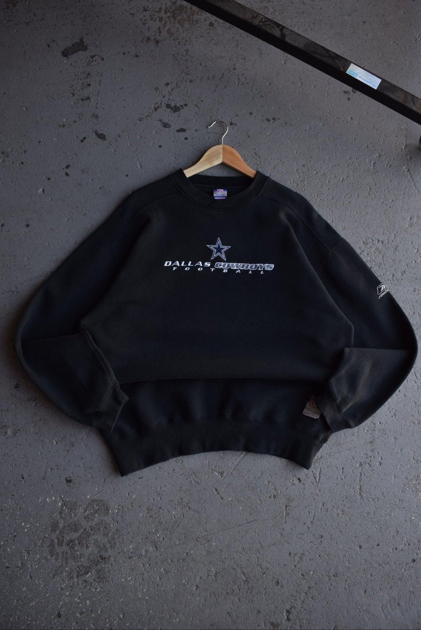 Vintage Reebok x NFL Dallas Cowboys Embroidered Crewneck (L) - Retrospective Store