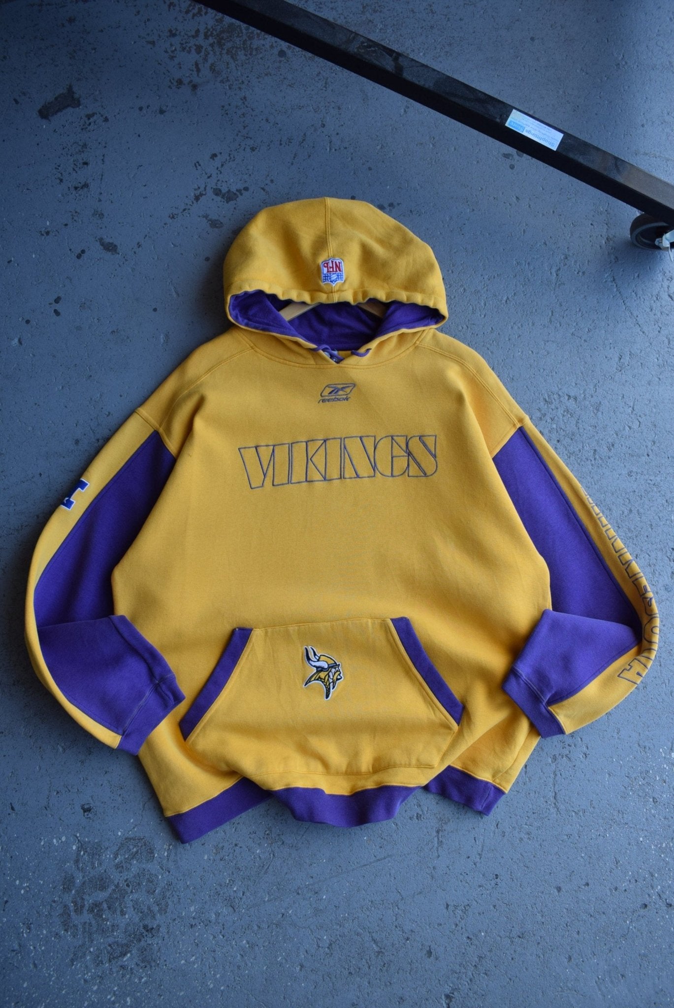 Vintage Reebok x NFL Minnesota Vikings Embroidered Hoodie (XL) - Retrospective Store