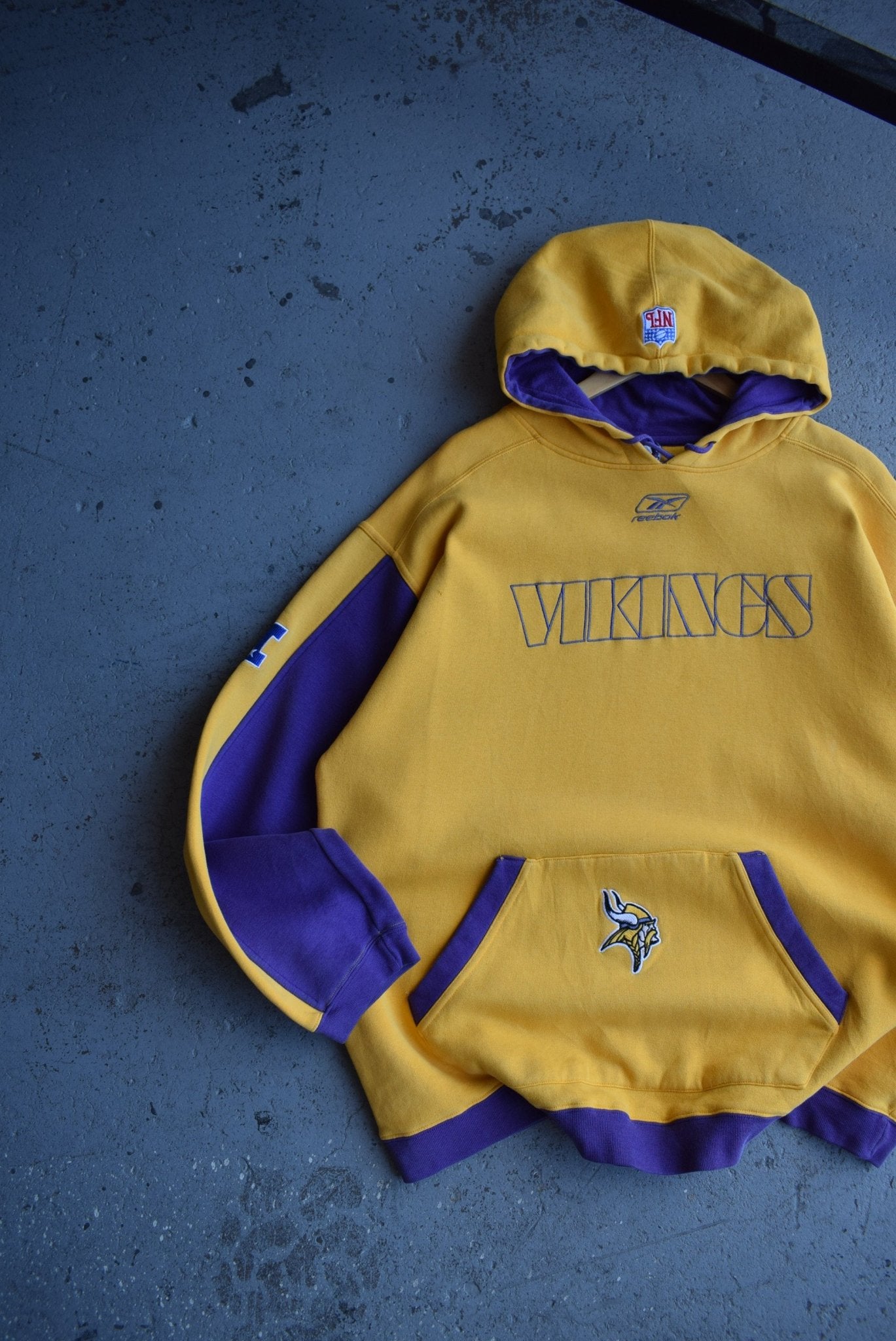 Vintage Reebok x NFL Minnesota Vikings Embroidered Hoodie (XL) - Retrospective Store