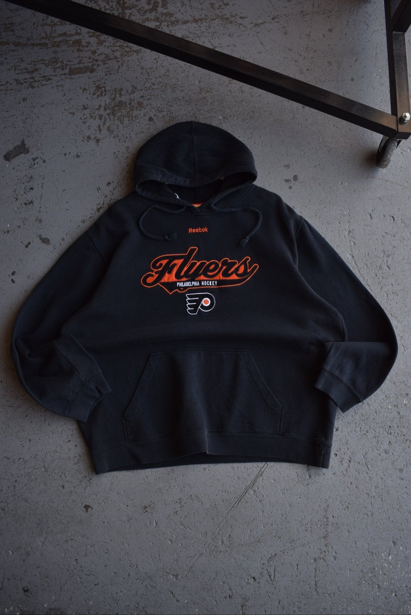 Vintage Reebok x NHL Philadelphia Flyers Embroidered Hoodie (XL) - Retrospective Store