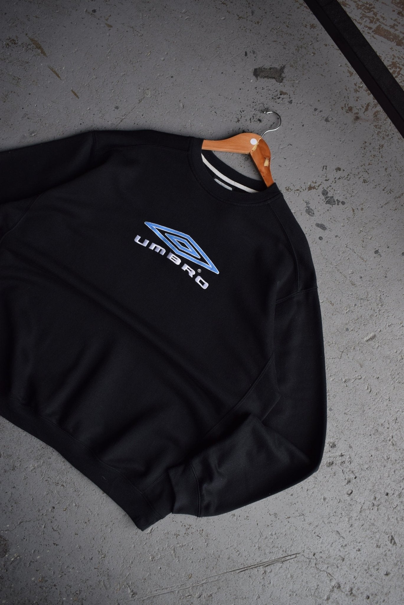 Vintage Umbro Embroidered Spellout Crewneck (XXL) - Retrospective Store