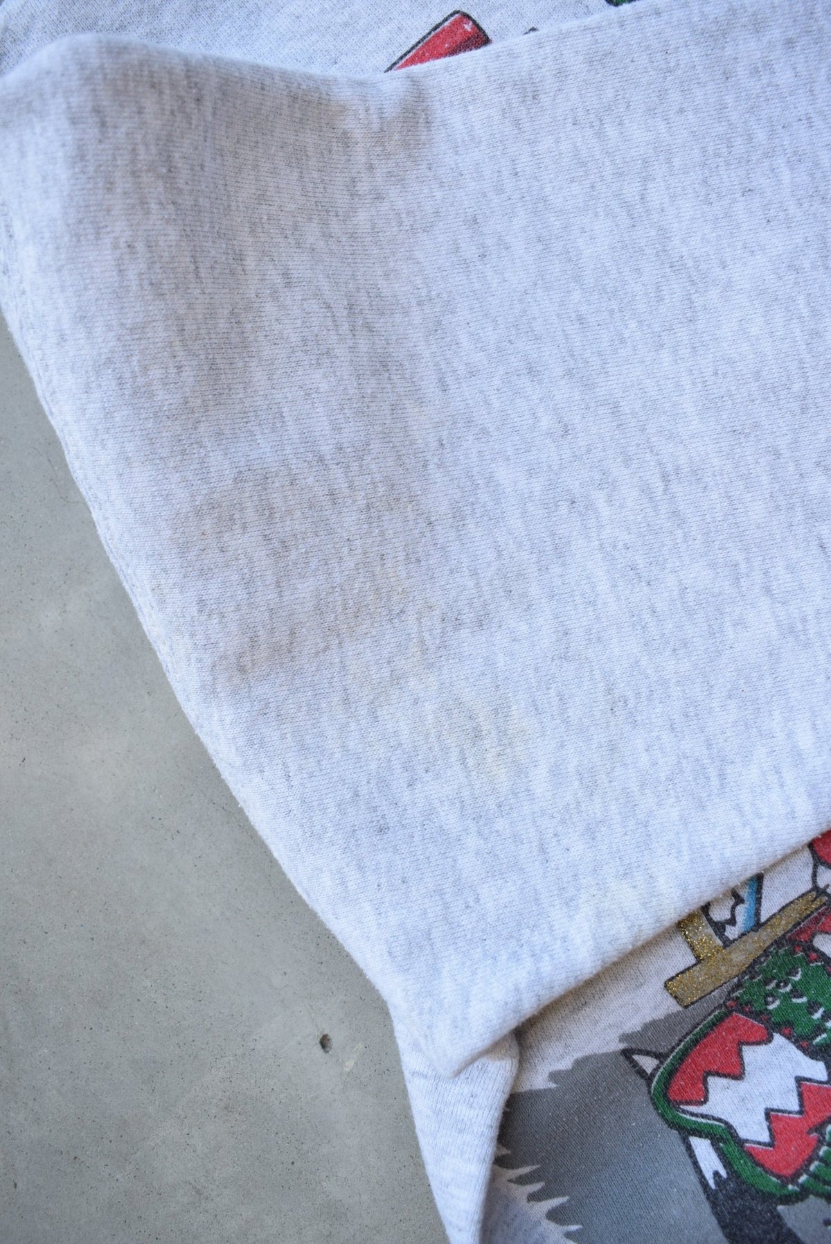 Warner Bros. 'Christmas Wrapping' Grey Graphic Crewneck — 1991 (L) - Retrospective Store