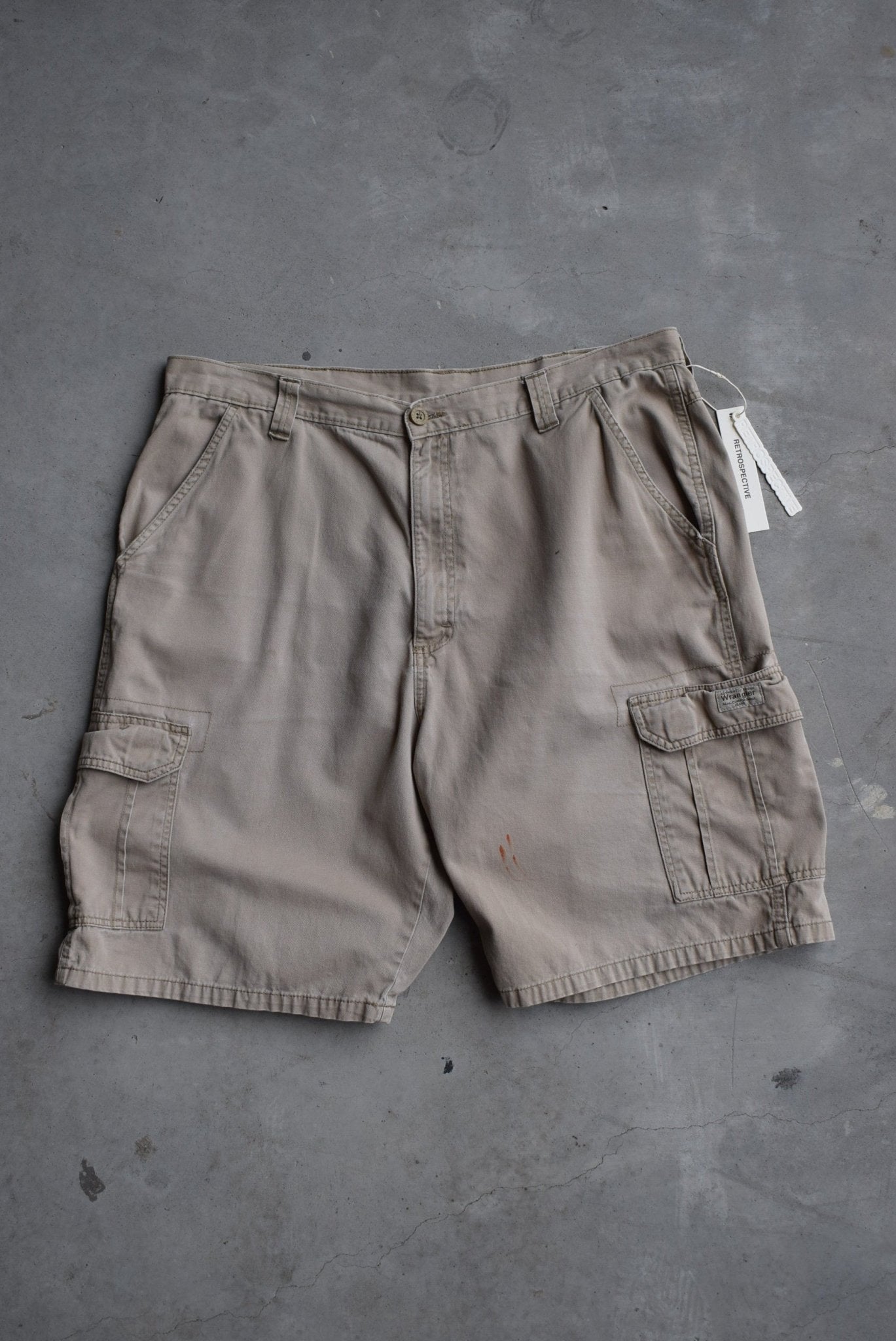 Wrangler Cargo Shorts — 2000s (38) - Retrospective Store