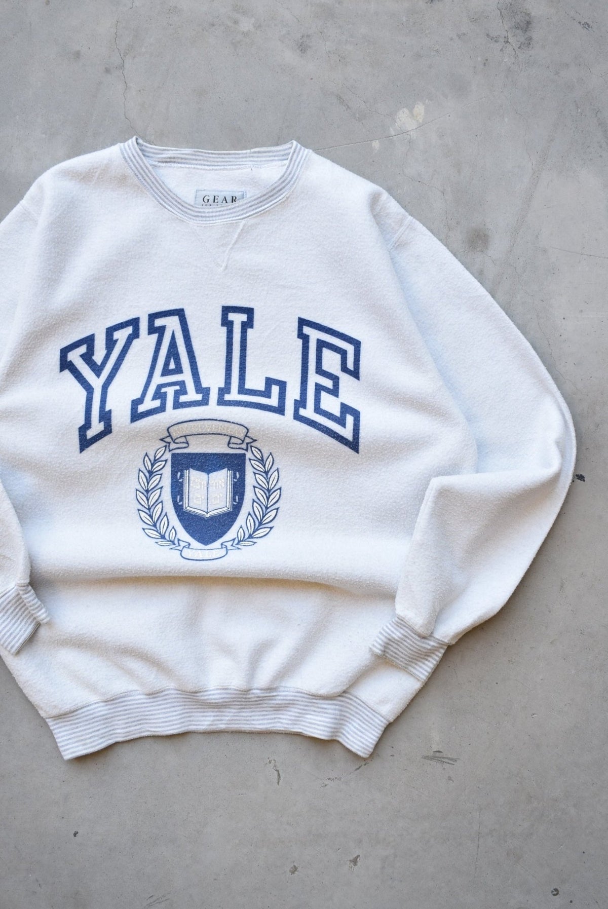 Yale University White Spellout Fleece Crewneck — 1990s (L) - Retrospective Store