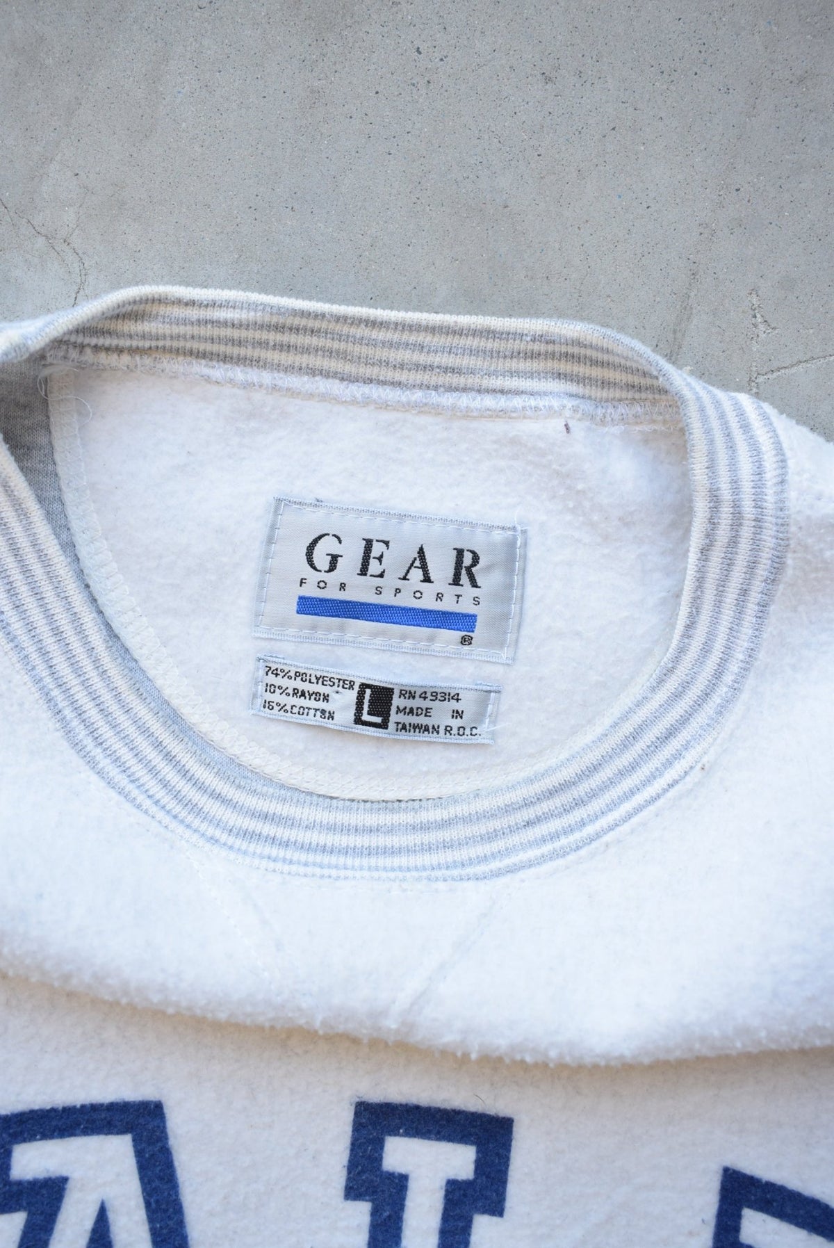 Yale University White Spellout Fleece Crewneck — 1990s (L) - Retrospective Store