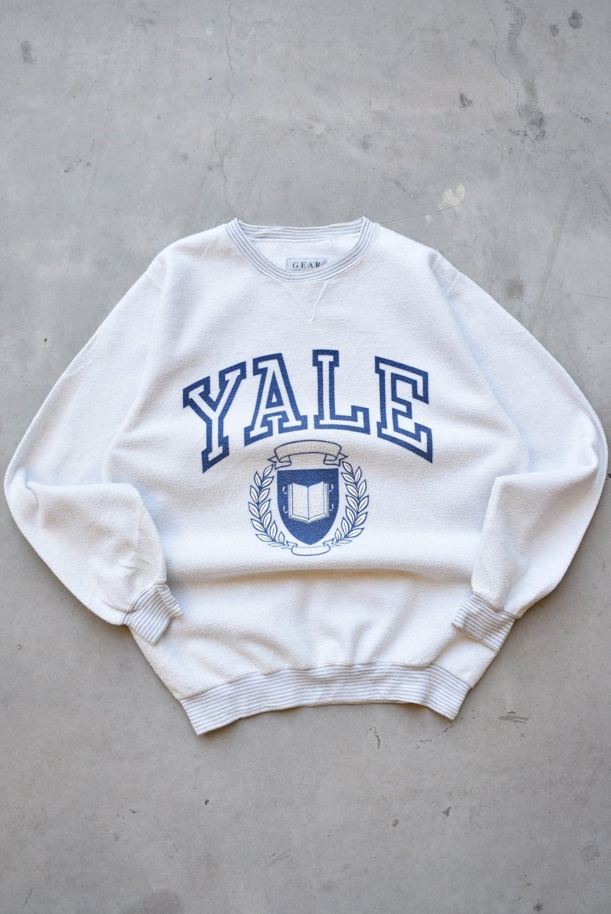 Yale University White Spellout Fleece Crewneck — 1990s (L) - Retrospective Store