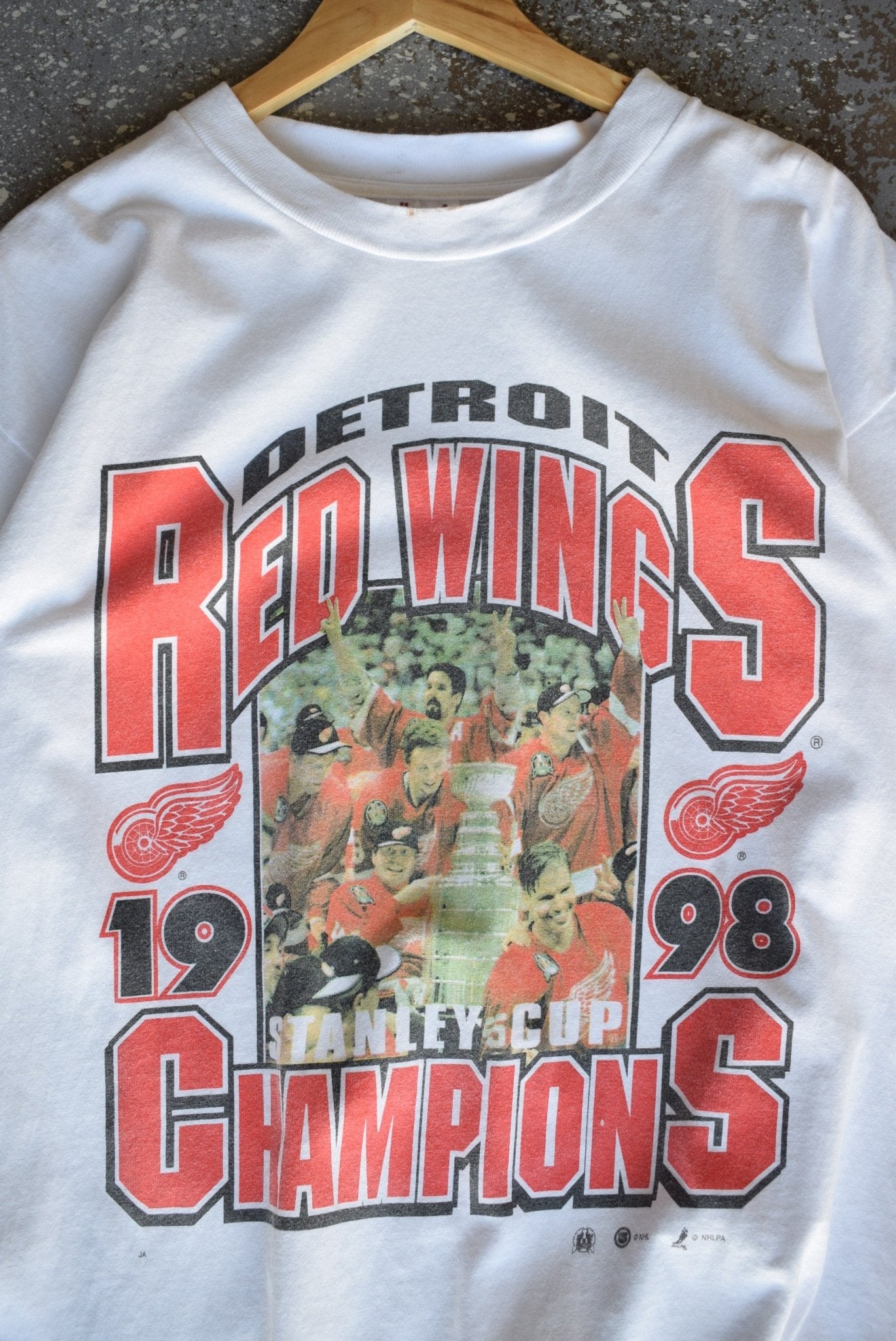 Vintage 1998 NHL Detroit Red Wings Champions Tee (L) - Retrospective Store