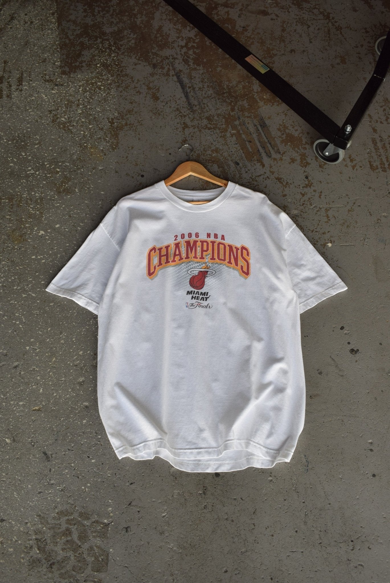 Vintage 2006 NBA Miami Heat Champions Tee (XL) - Retrospective Store