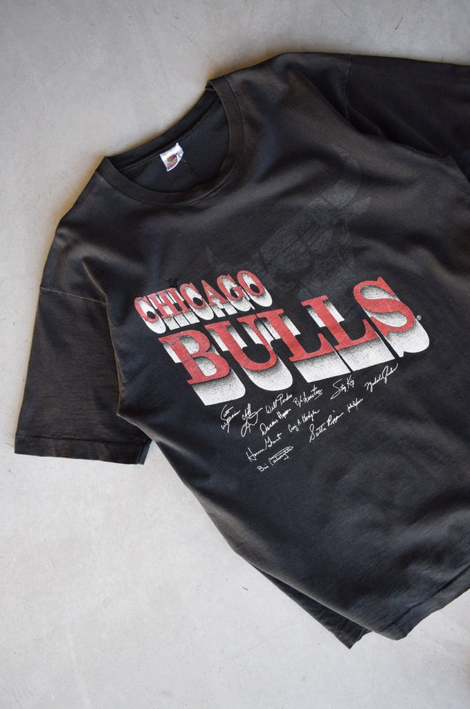 Vintage 90s NBA Chicago Bulls Signature Tee (XL) - Retrospective Store