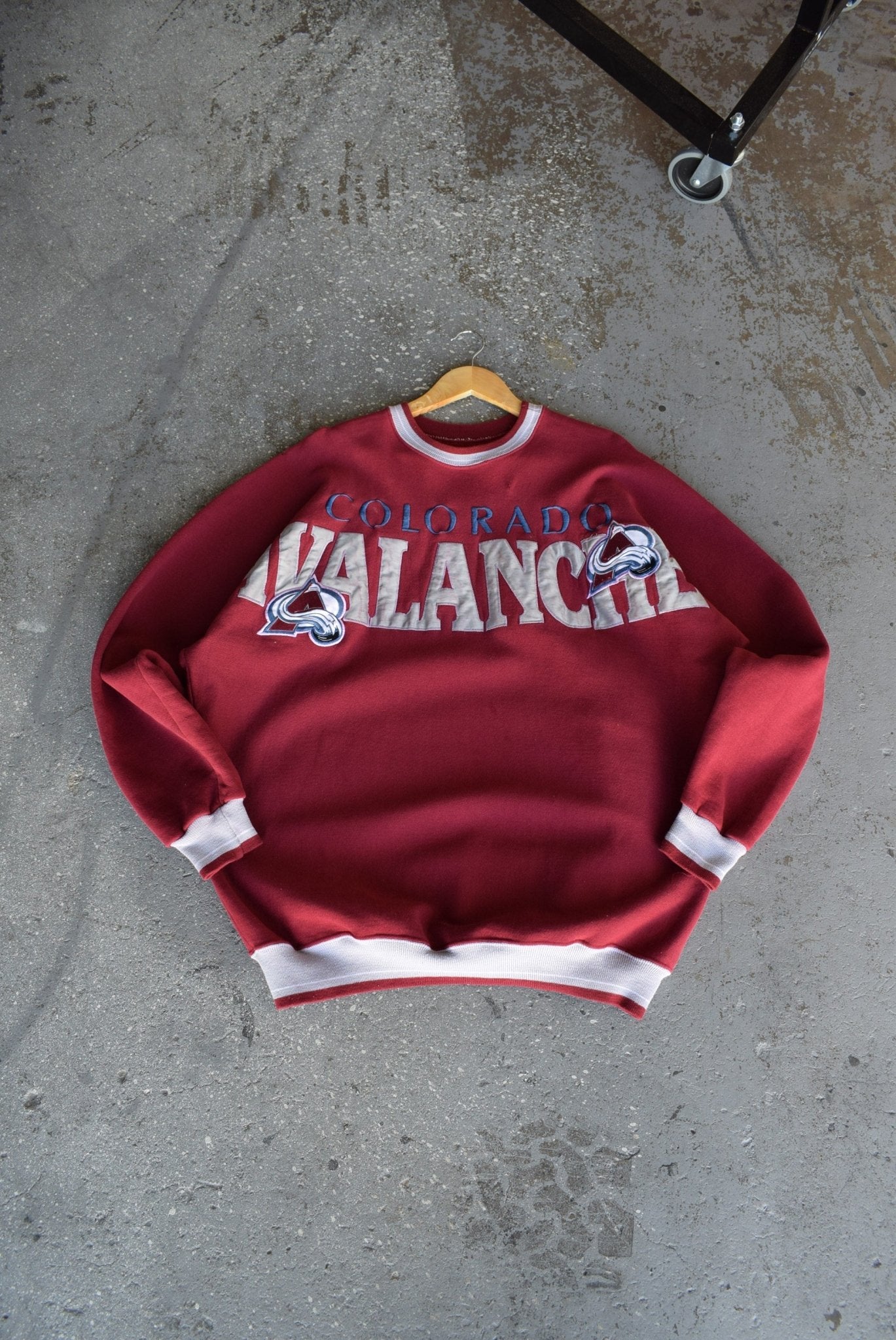 Vintage 90s NHL Colorado Avalanche Embroidered Crewneck (XXL) - Retrospective Store