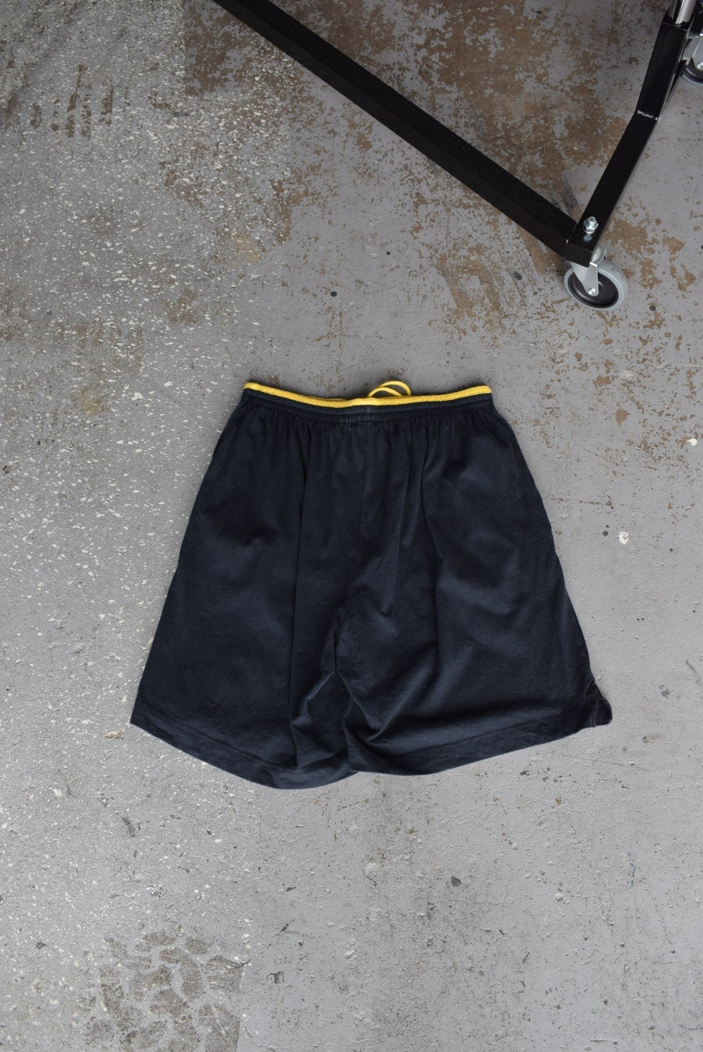 Vintage 90s Nike Shorts (XL) - Retrospective Store