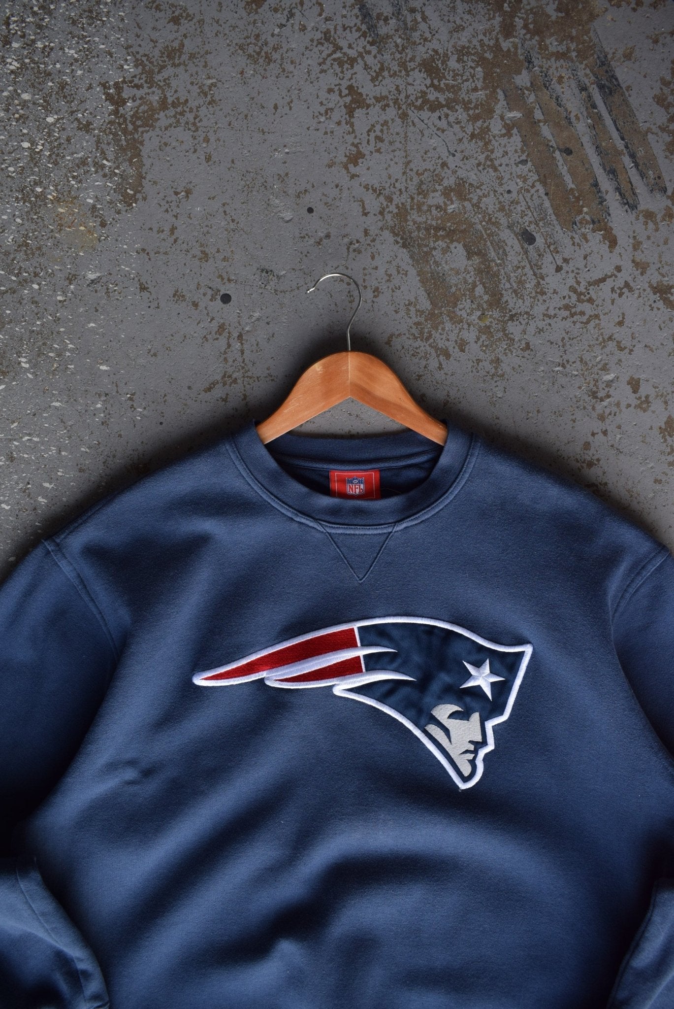 Vintage NFL New England Patriots Embroidered Crewneck (L) - Retrospective Store