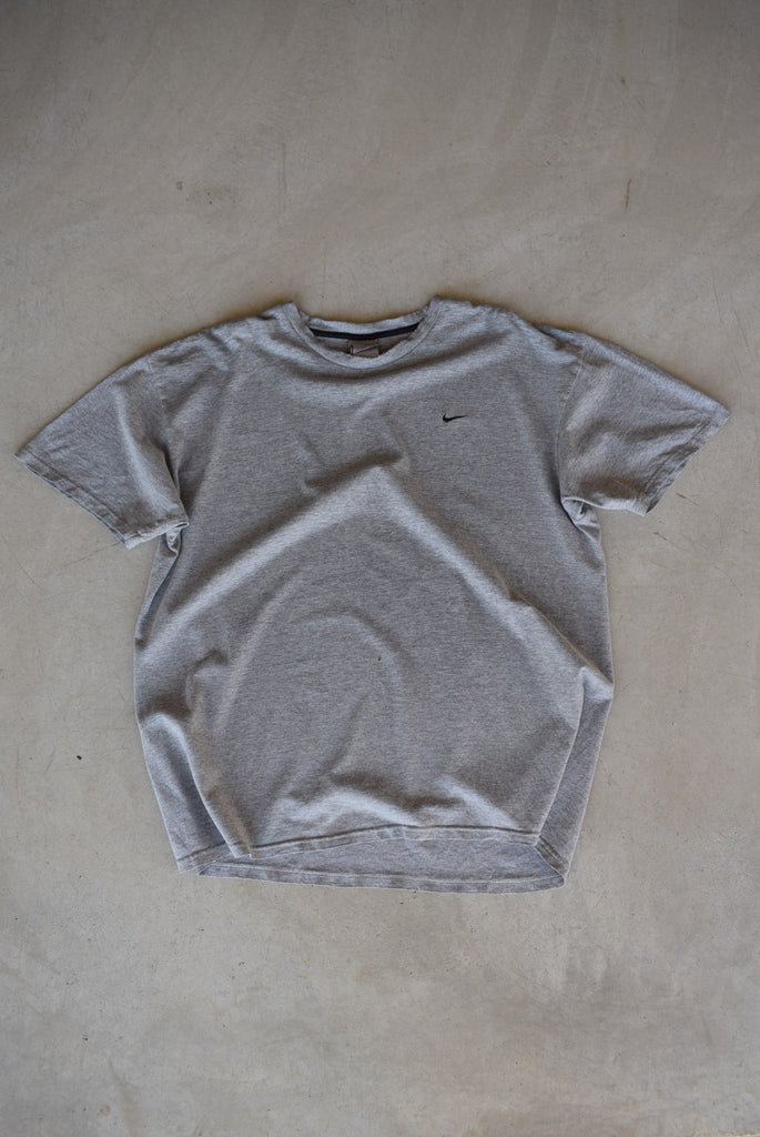 Vintage Nike Classic Logo Tee (XL) - Retrospective Store